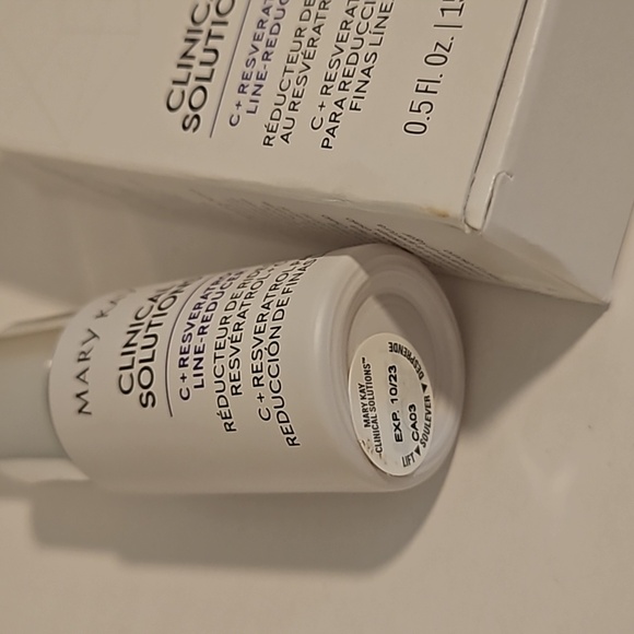 Mary Kay Clinical Solutions C + Resveratrol Line Reducer - Picture 3 of 4